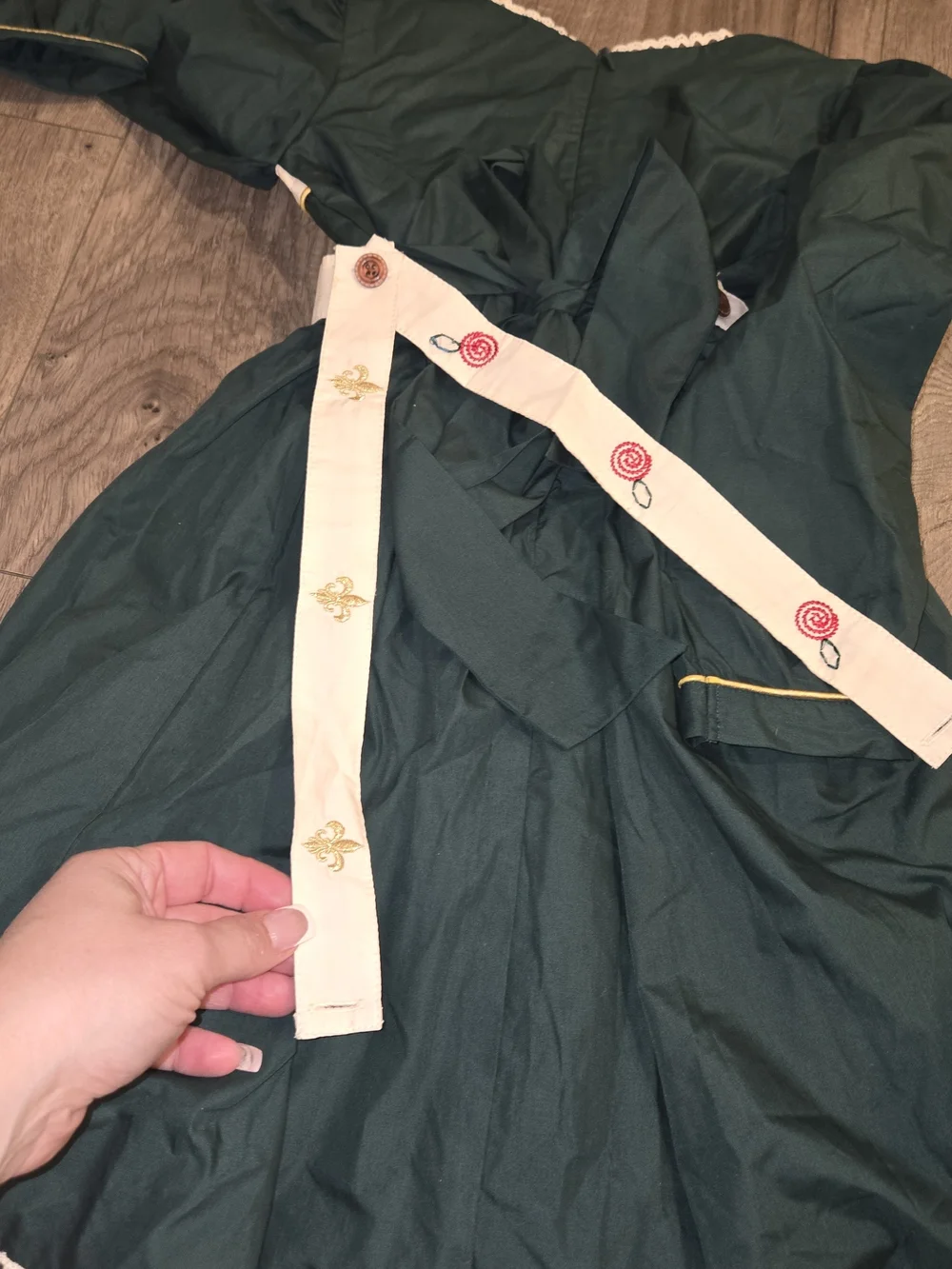 Evies Closet classic dark
